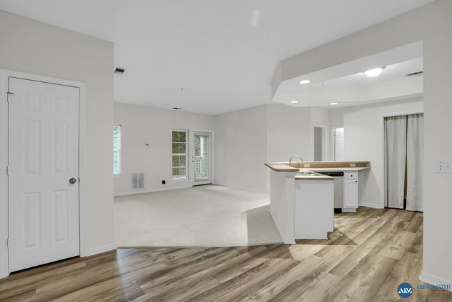 Building Photo - NEW YEARS SPECIALS - MOVE TO HHI