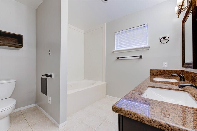 Building Photo - 9400 Doliver Dr