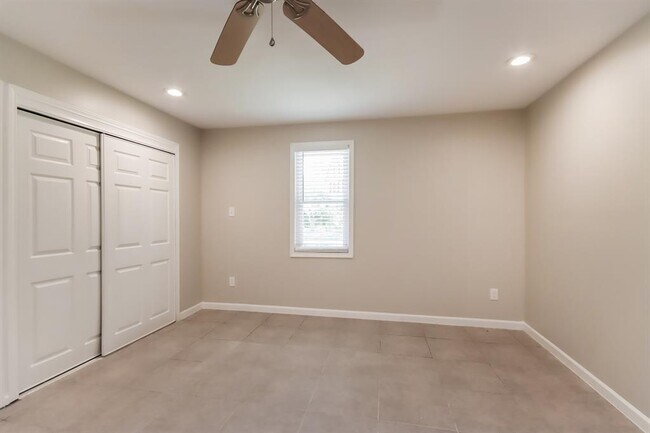 Building Photo - 24518 Pine Canyon Dr