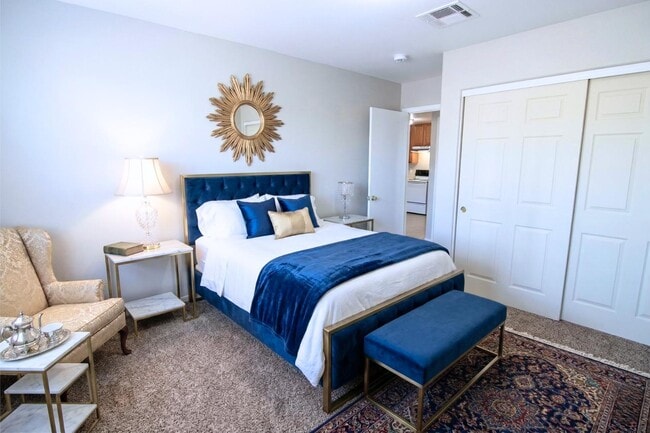 Building Photo - 8281 W Sandy Ln