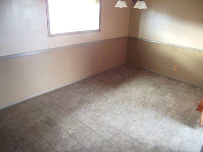 Building Photo - Northeast El Paso 3 Bed Refrig A/C