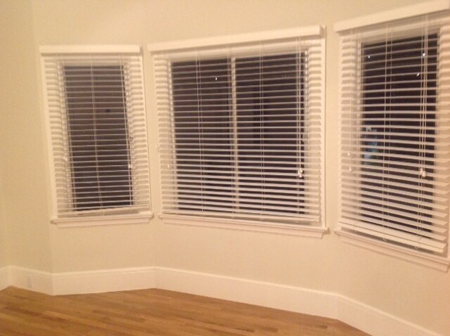 Building Photo - 3549 Lakeshore Ave