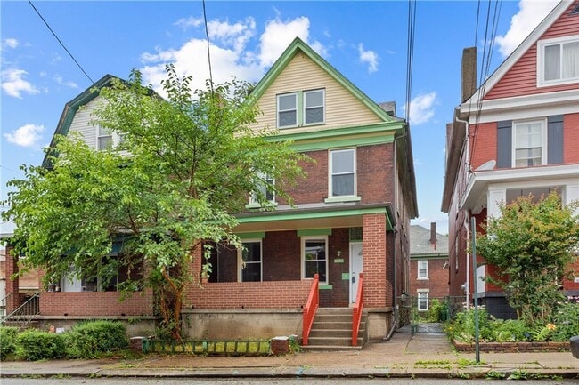 Primary Photo - Beautiful Renovated 5 Bedroom House!