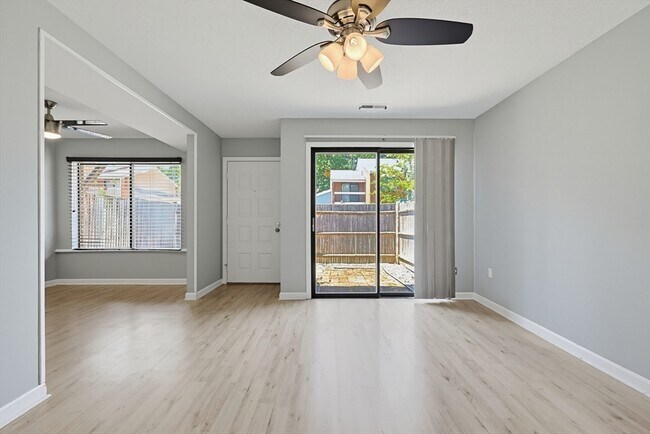 Building Photo - 167 Greenbrook Dr