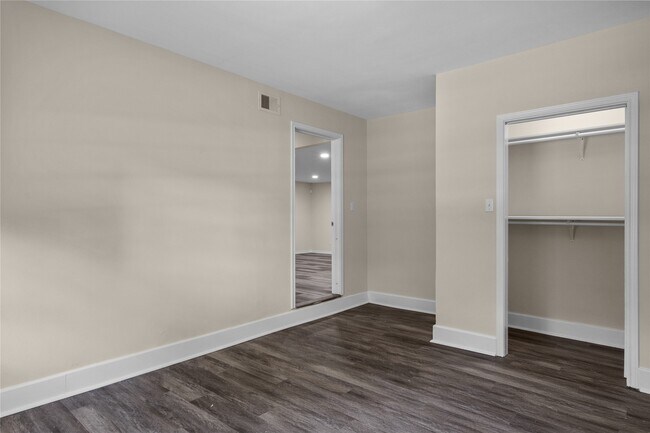 Building Photo - 1909 16th Ave N