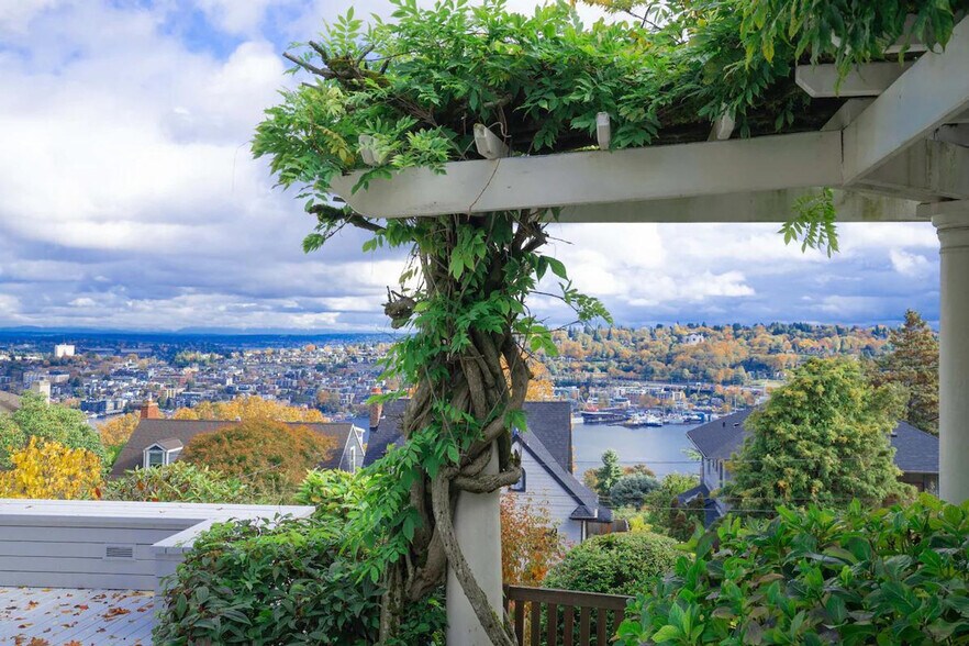 Building Photo - 1514 Bigelow Ave N