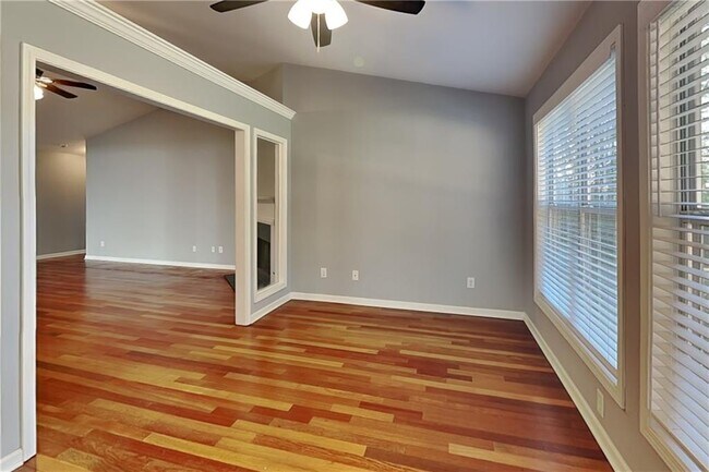 Building Photo - 1012 Fairmont Park Dr