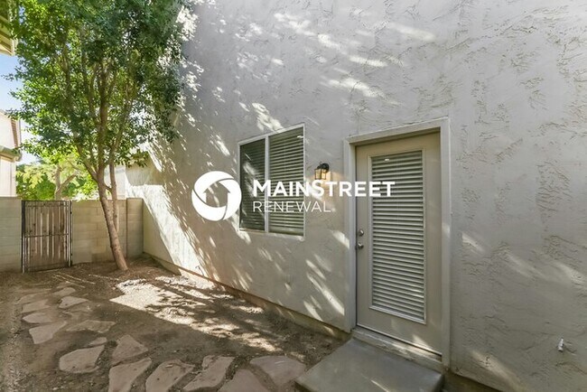 Building Photo - 3 Bedroom Pet-Friendly Home in Phoenix, AZ with Main Street Renewal