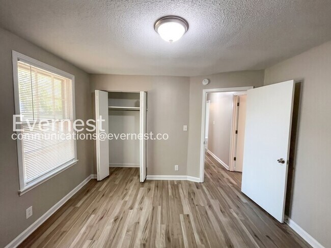 Building Photo - 3-Bedroom Home with Fenced Yard & Garage / Pet-Friendly / Available Now!