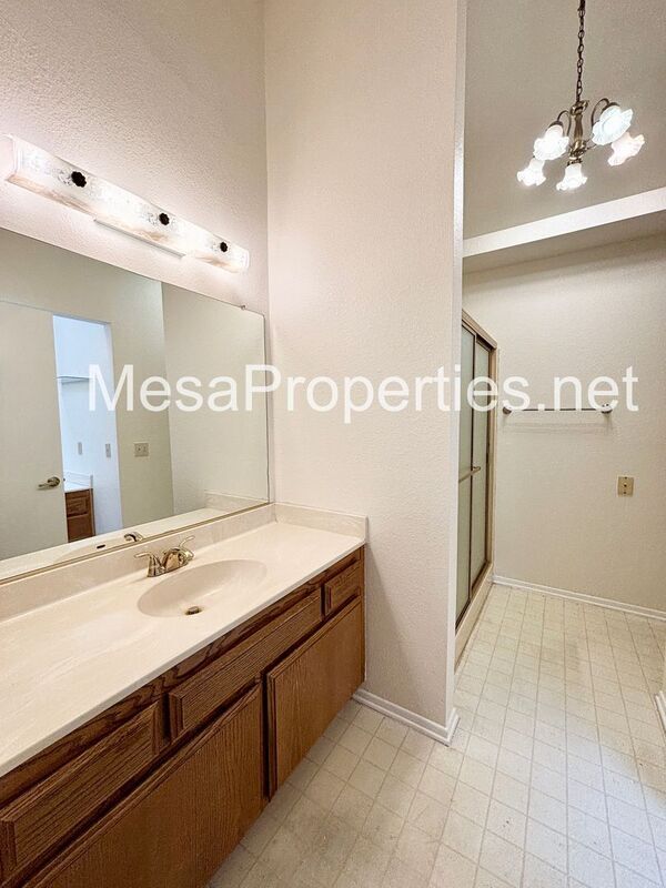 Building Photo - 15819 Cedarwood Pl