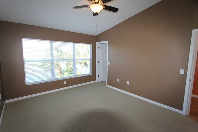 Building Photo - 1056 Hampton Cir