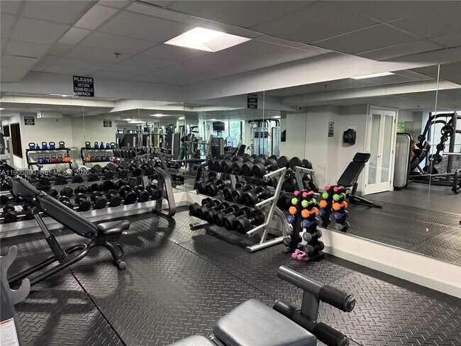 Building Photo - 540 Brickell Key Dr