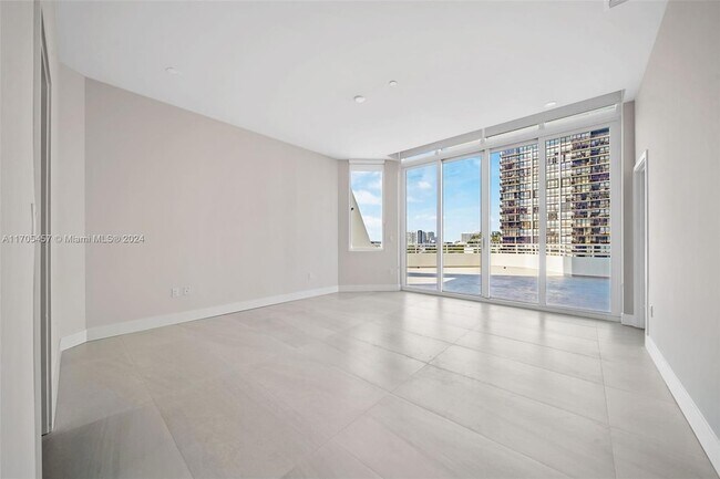 Building Photo - 555 NE 34th St