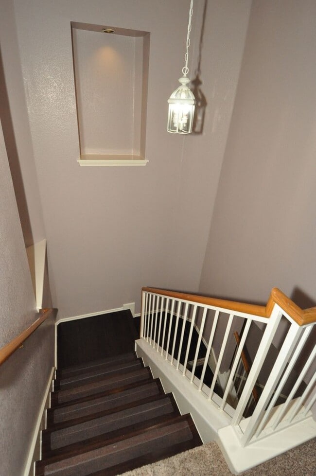 Building Photo - All appliances included! Gated lock and leave condo community in North Austin