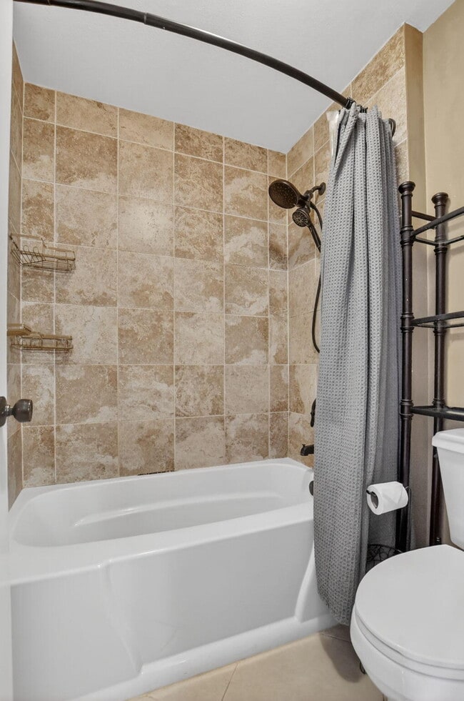 Building Photo - 243 NW 45th Ave