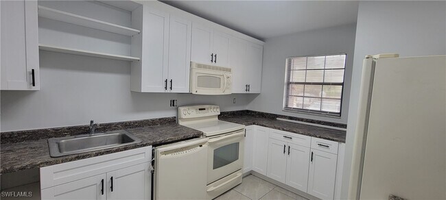 Building Photo - 5233 Treetops Dr