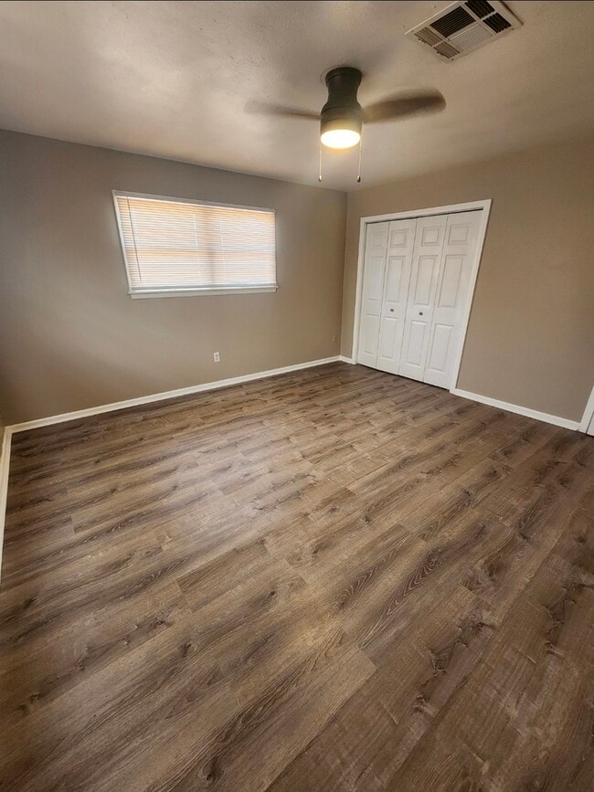 Building Photo - 3 bed 2 bath home with 1 car garage