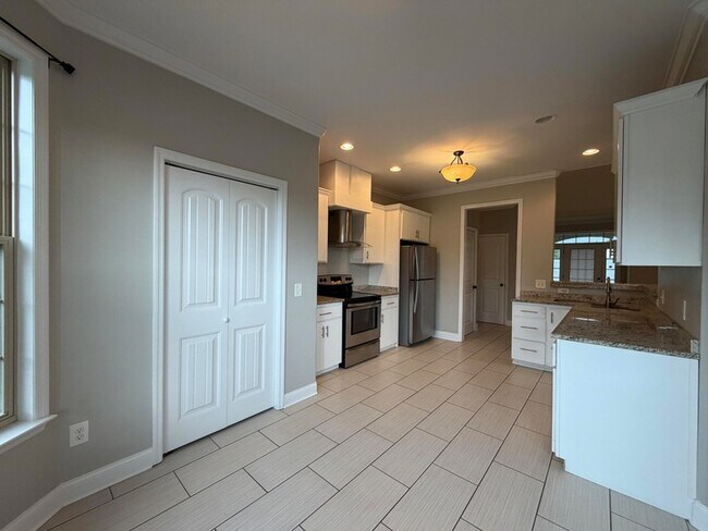 Building Photo - 5343 Asher Village Dr
