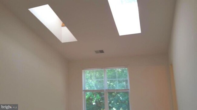 Building Photo - 43155 Huntsman Square