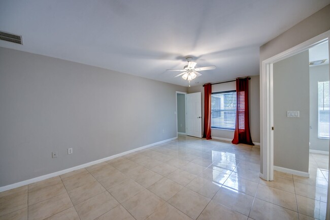 Building Photo - 2462 Nature Pointe Loop
