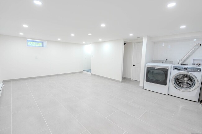 Building Photo - 56 Leonard St