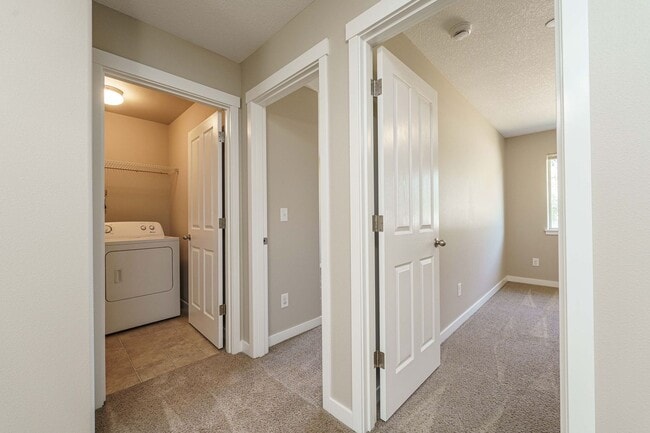 Building Photo - ASK ABOUT AUGUST MOVE IN SPECIAL 3 Bedroom...