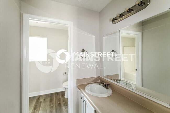 Building Photo - 4 Bedroom Pet-Friendly Home in Riverdale, ...