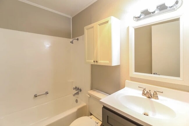 Building Photo - 920 Waterview Cir