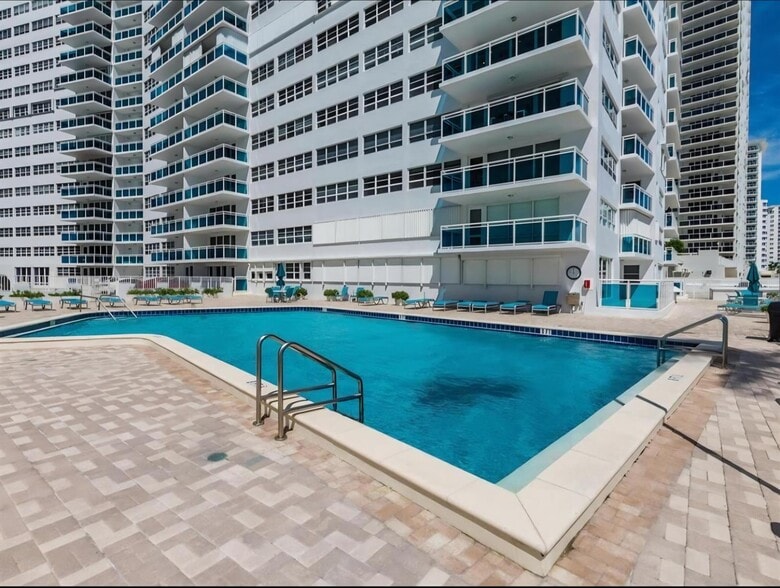 Building Photo - 3430 Galt Ocean Dr