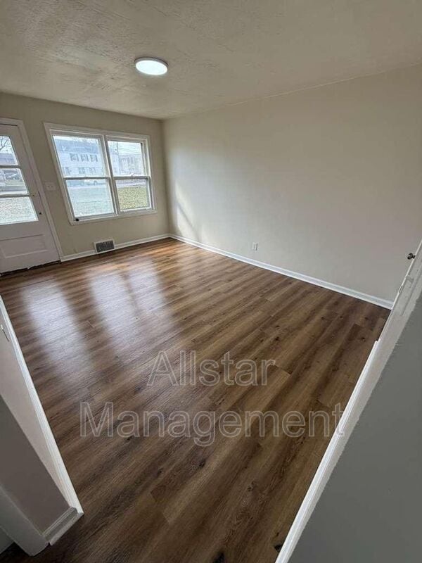 Building Photo - 938 S Central Dr