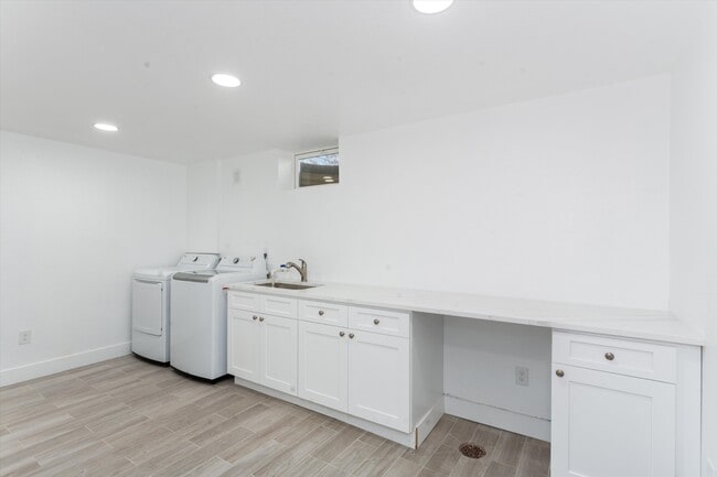 Building Photo - 1465 S Eaton St