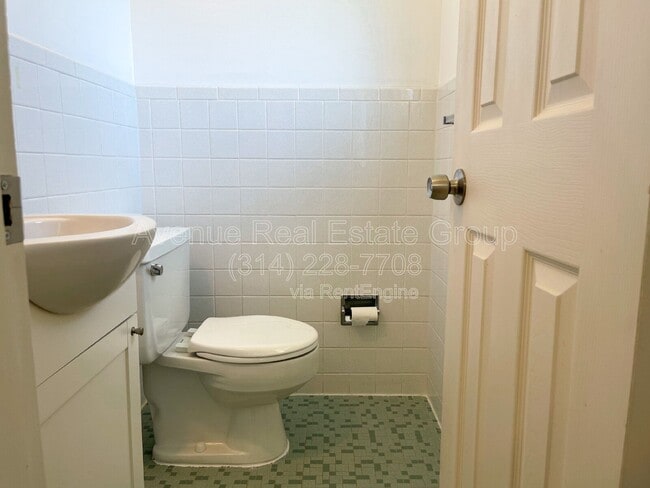 Building Photo - 9854 Las Vegas Dr