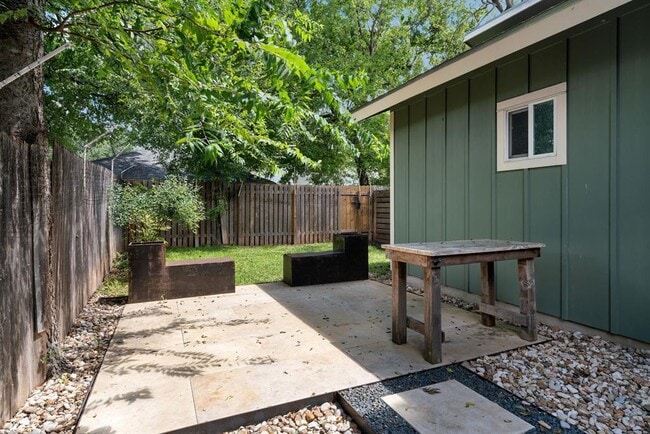 Building Photo - 1125 Walton Ln