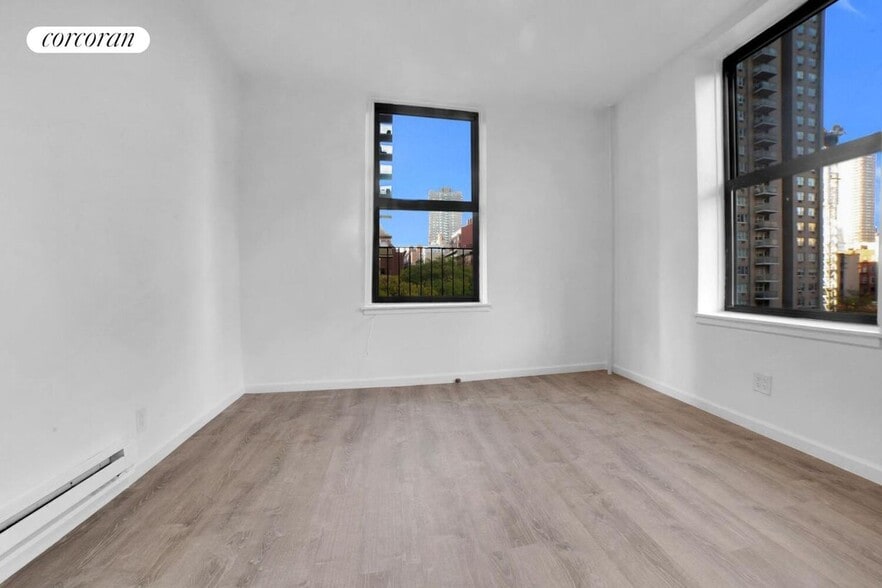 Building Photo - 500 E 73rd St