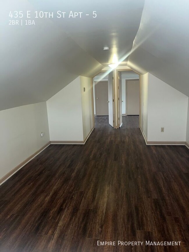 Building Photo - 2 bed, 1 bath Northampton (2nd & 3rd Floor...