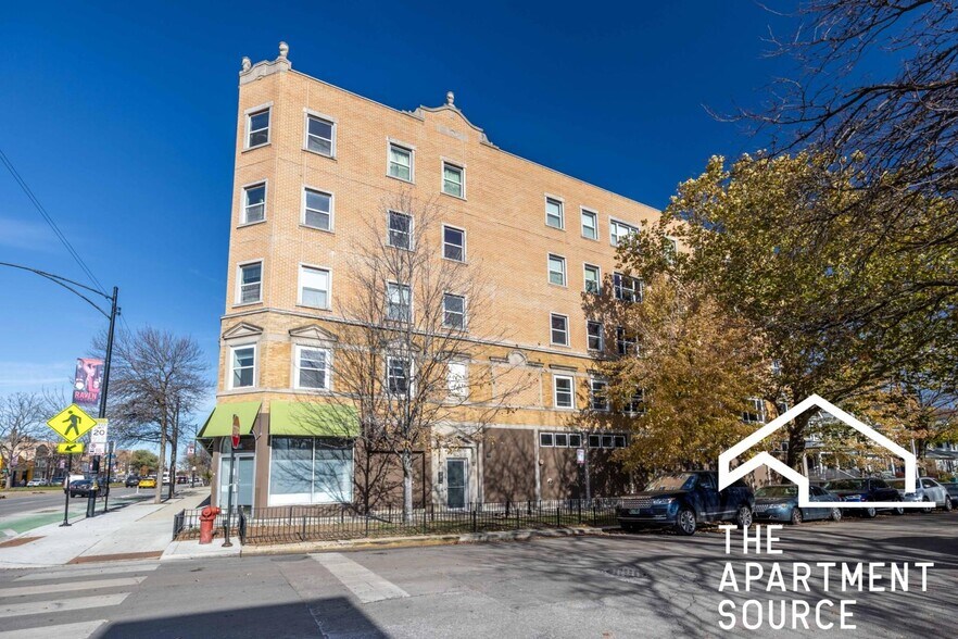 Building Photo - 1544 W Glenlake Ave