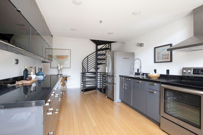 Building Photo - Stunning Two Bedroom Condo in Prime Neighborhood - Please Contact for Showing Availability!