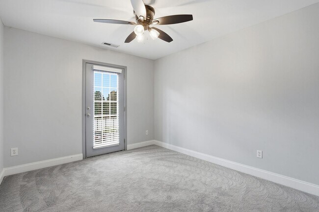 Building Photo - ABSOLUTELY GEORGOUS 2 STORY TOWNHOUSE IN CARY