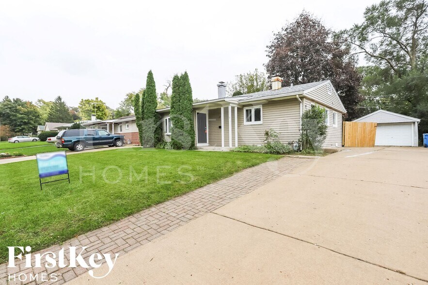 Building Photo - 17 Fir St