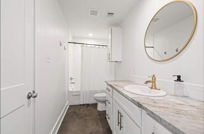 Building Photo - FOR RENT in LAFAYETTE!