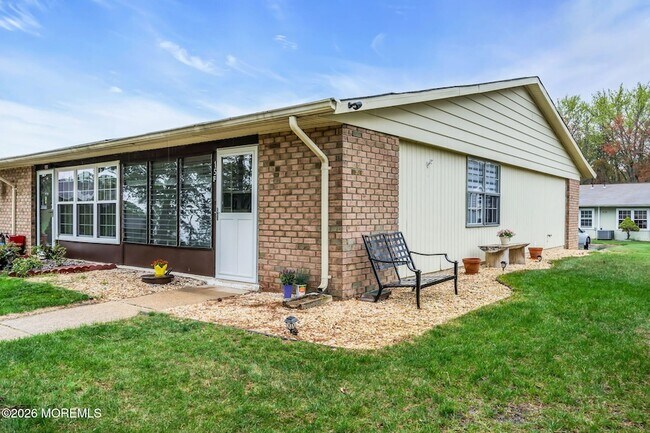 Building Photo - 15 Yorkshire Ct