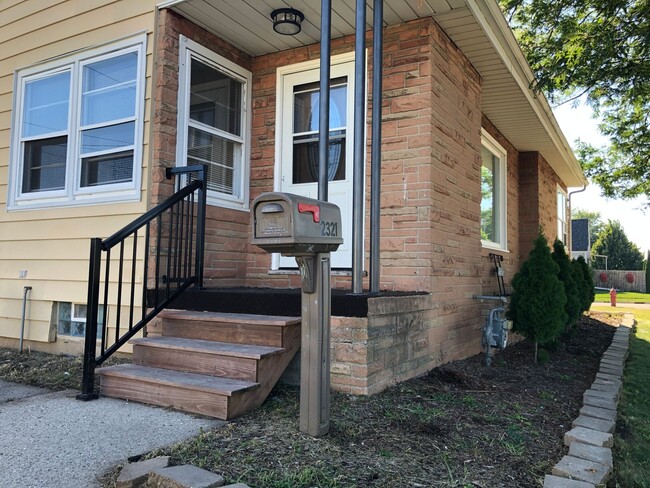 Building Photo - Charming 3-Bedroom Home Near Kenosha Dream Park