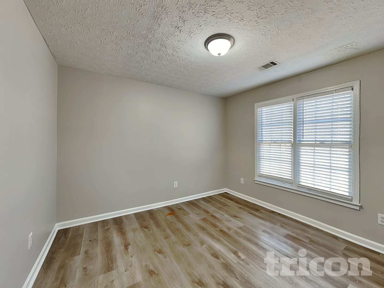 Building Photo - 160 Wisteria Way