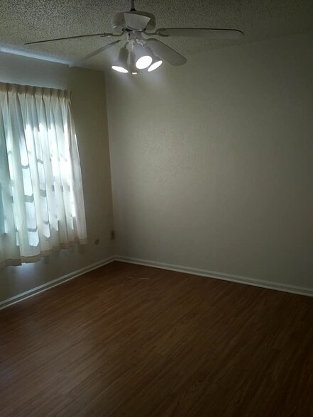 large bedroom - 1502 E Beverly Dr