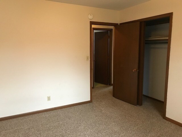 Building Photo - 3 Bedroom Duplex w/Garage in north-central Ames