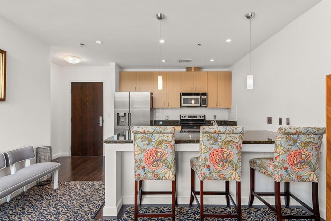 Building Photo - Fully Furnished Studio Condo at The Adelicia