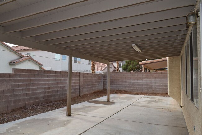 Building Photo - SPRING VALLEY 1 STORY HOME