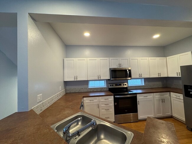 Building Photo - 11219 3rd Ave E