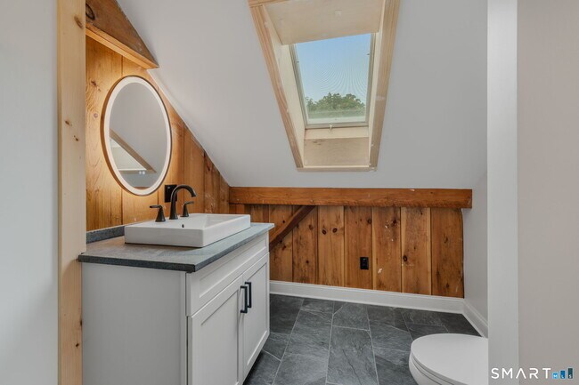 Building Photo - 13 Meadowood Ln