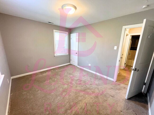 Building Photo - Move-In Ready 2-Bedroom Gem in Florissant